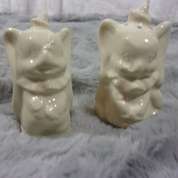 COPY - J-82 VINTAGE WALT DISNEY DUMBO SALT AND PEPPER SHAKERS - Picture 1 of 15